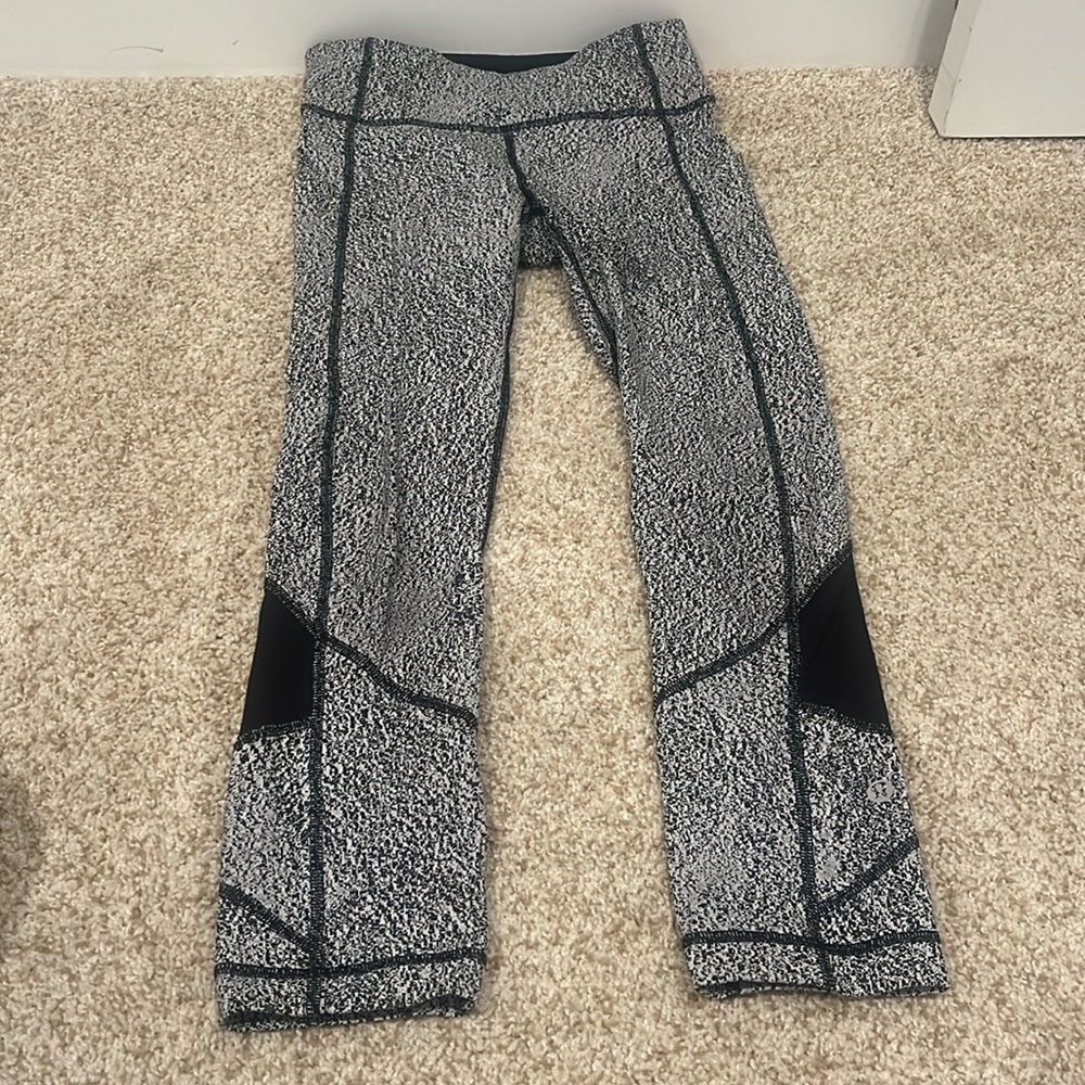 Lululemon size 2 cropped leggings